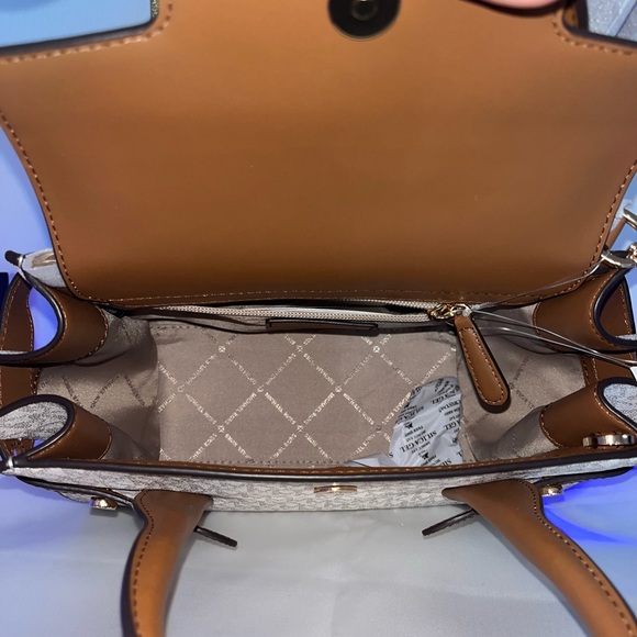 Michael Kors NWT Carmen vanilla medium flap satchal Xbody retails $558 - Picture 8 of 12